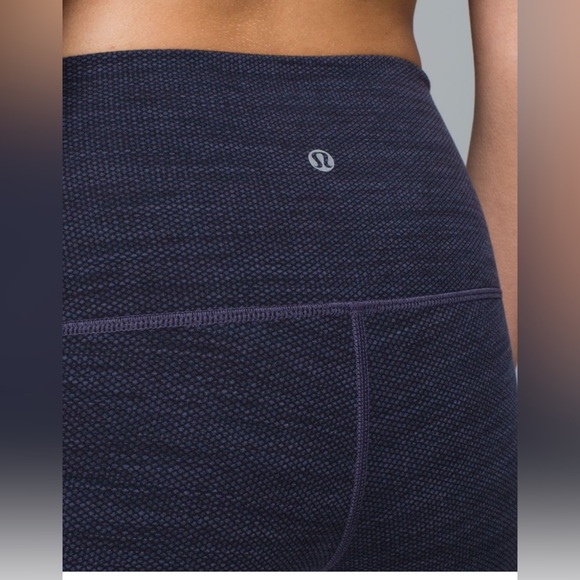 Lululemon Wunder Under WomenPant (Roll
Down) Size 6 - Picture 3 of 6